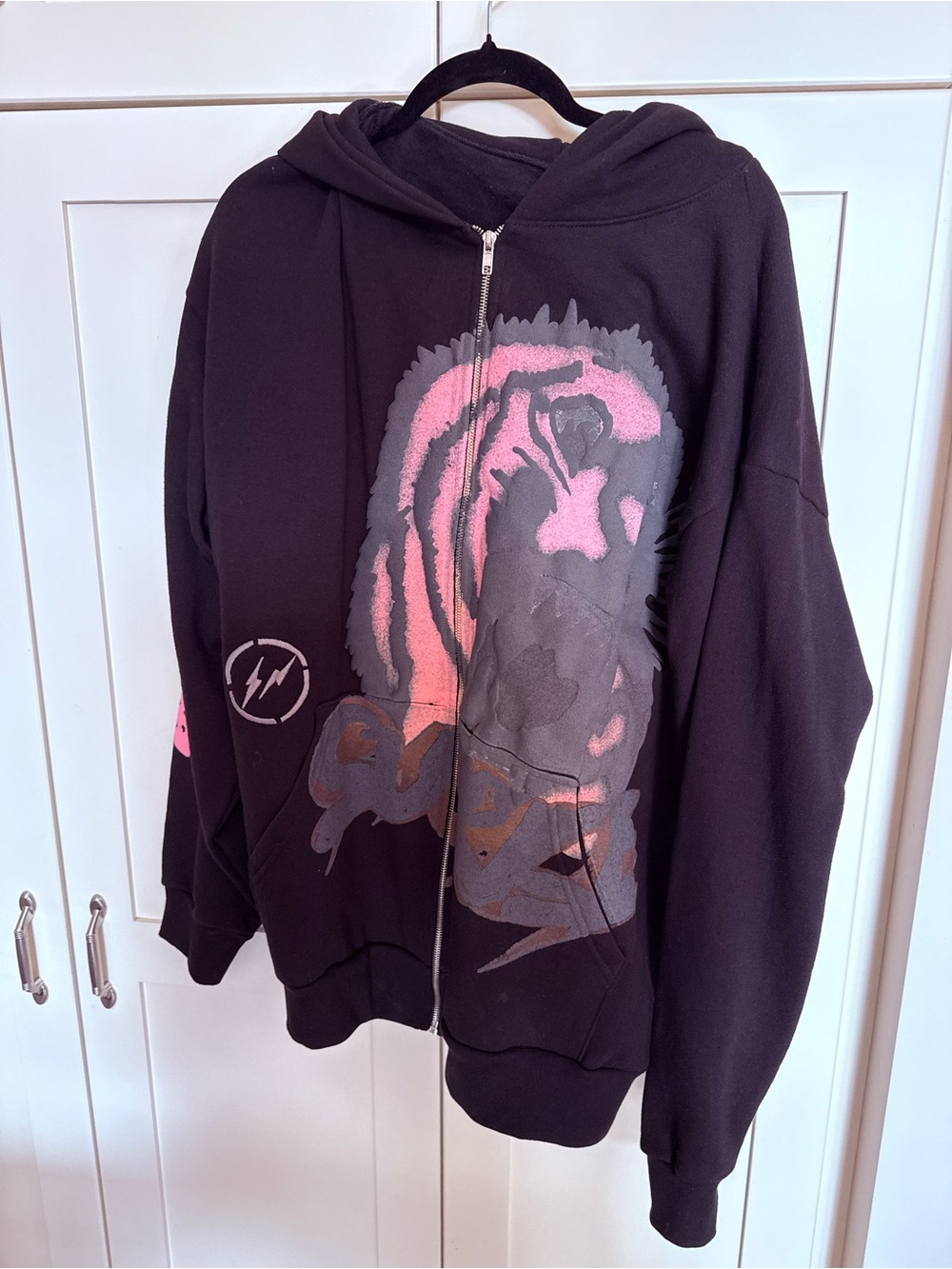 Travis Scott Fragment Black Zip-Up Hoodie with Pink Graphic Lion - Picture 1 of 3